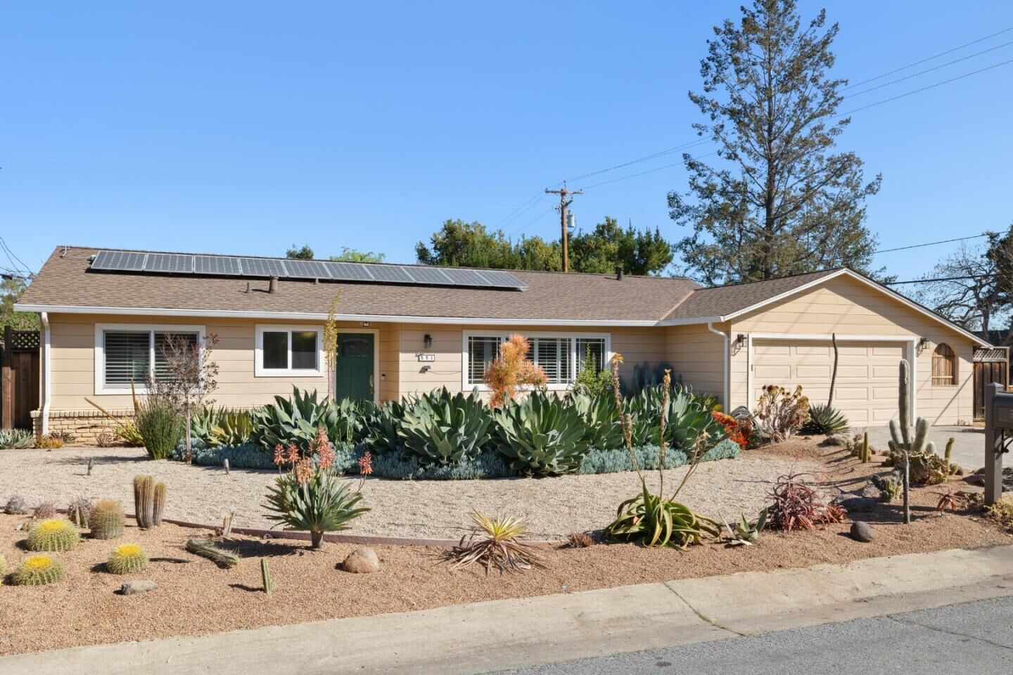 Property Photo: 551 Hawthorne Court CA 94024