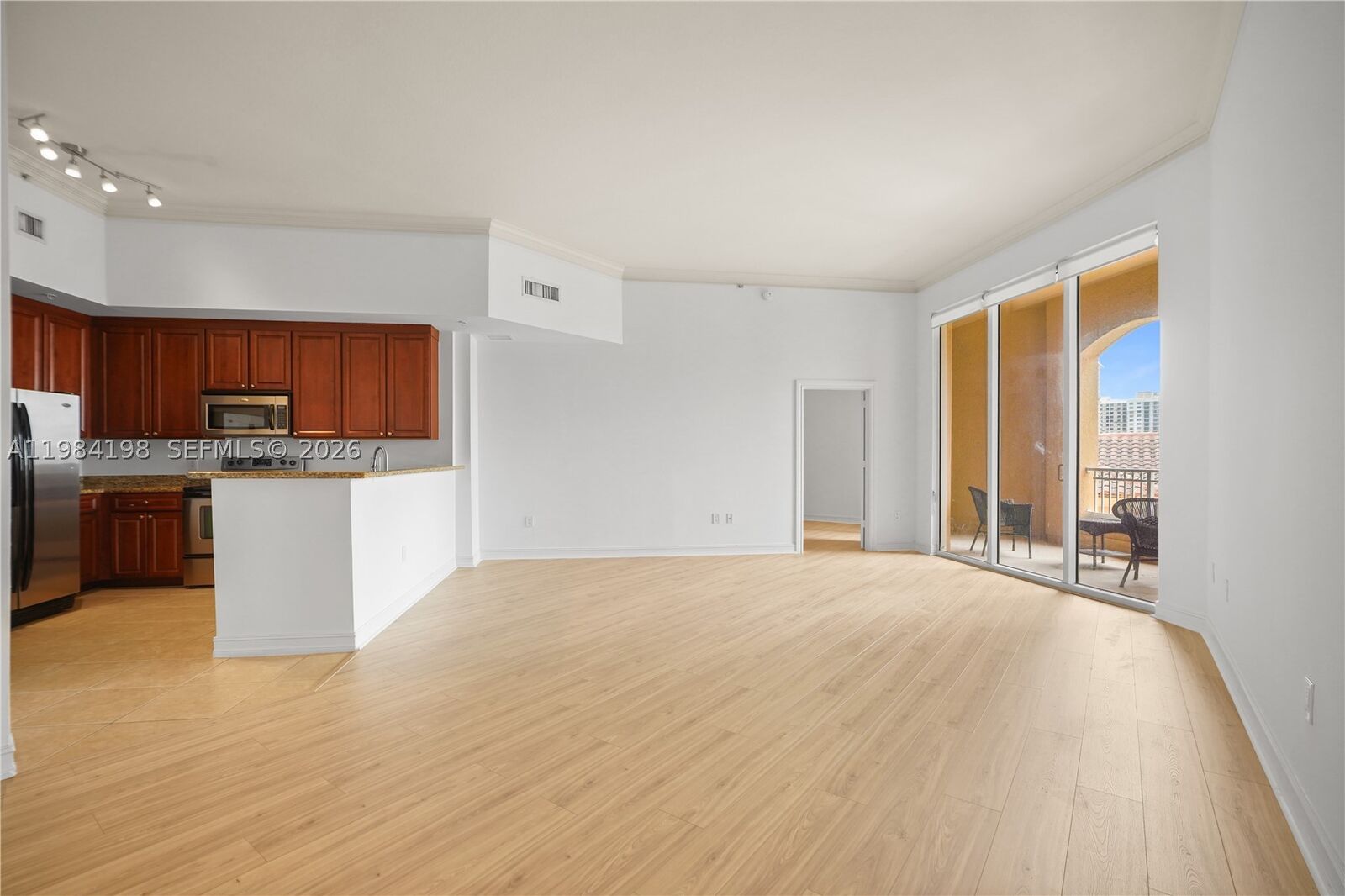 Property Photo: 3001 NE 185th St 716 FL 33180