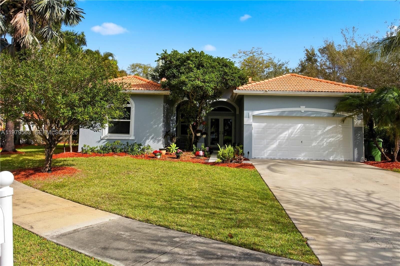 Property Photo:  2615 SE 5th Ct  FL 33033 