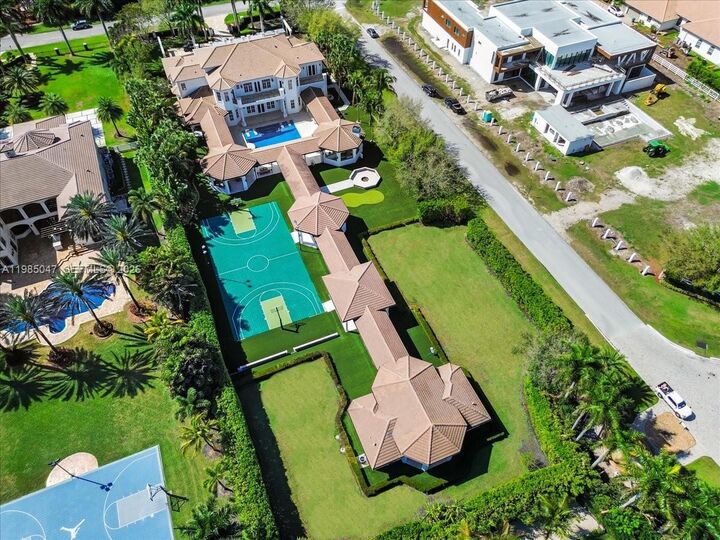 Property Photo:  16755 Berkshire Ct  FL 33331 