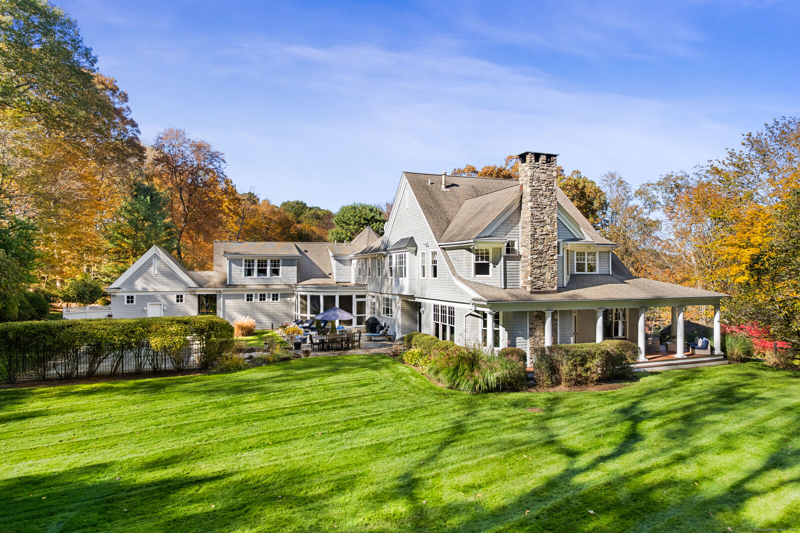 Property Photo:  6 Winthrop Hills  CT 06883 