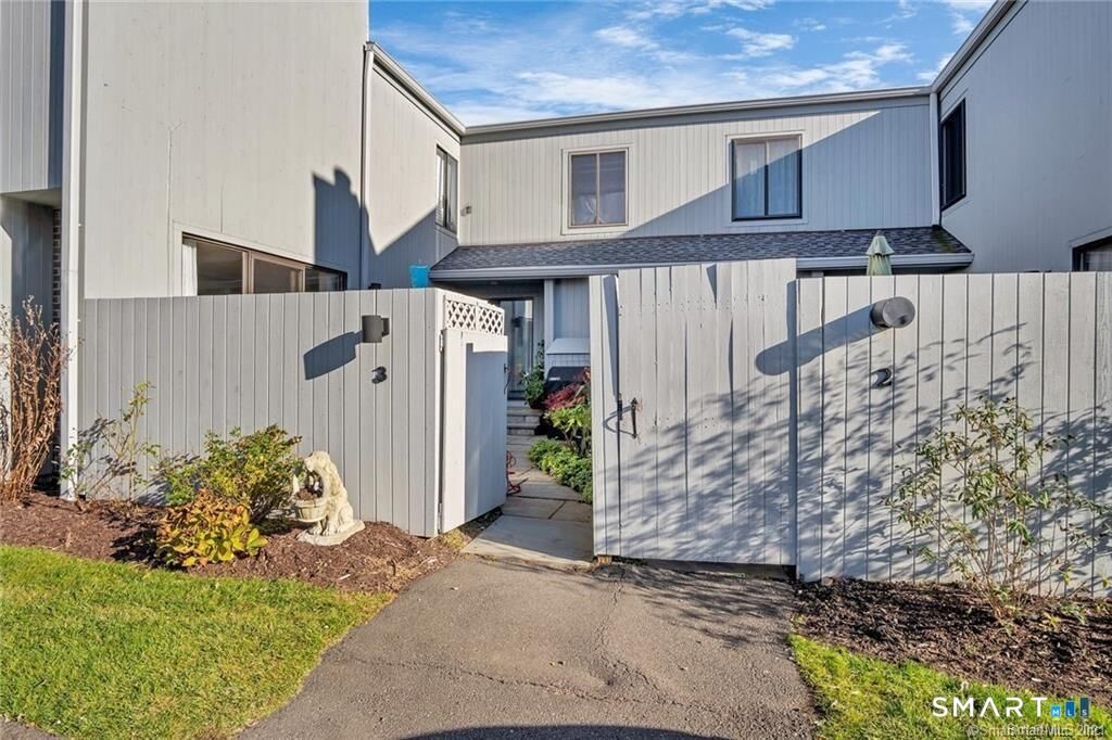 Property Photo:  3 Sandlewood Lane 3  CT 06877 