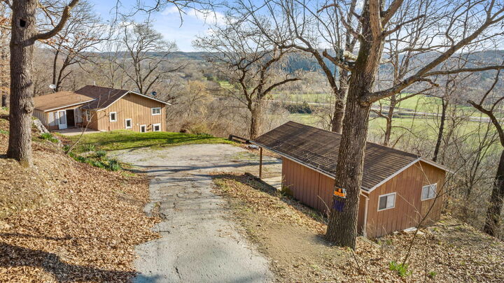 Property Photo:  300 Summit Lane  MO 64854 