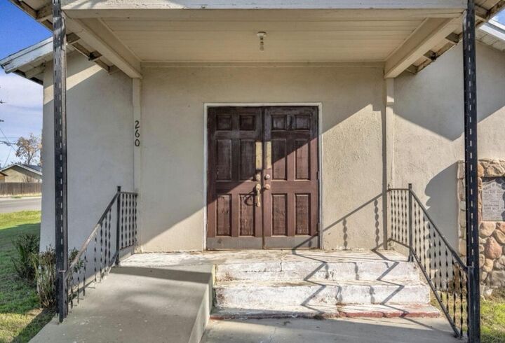 Property Photo:  260 N Los Angeles Street  CA 93274 