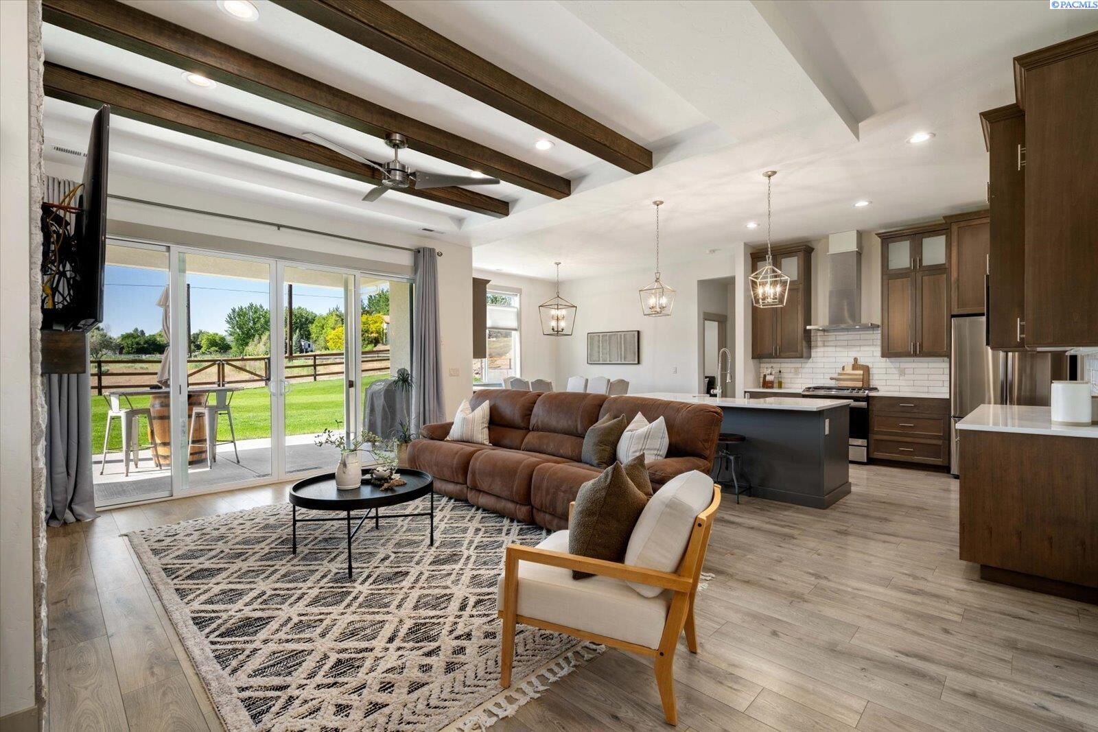 Property Photo:  3905 Orchard St  WA 99353 