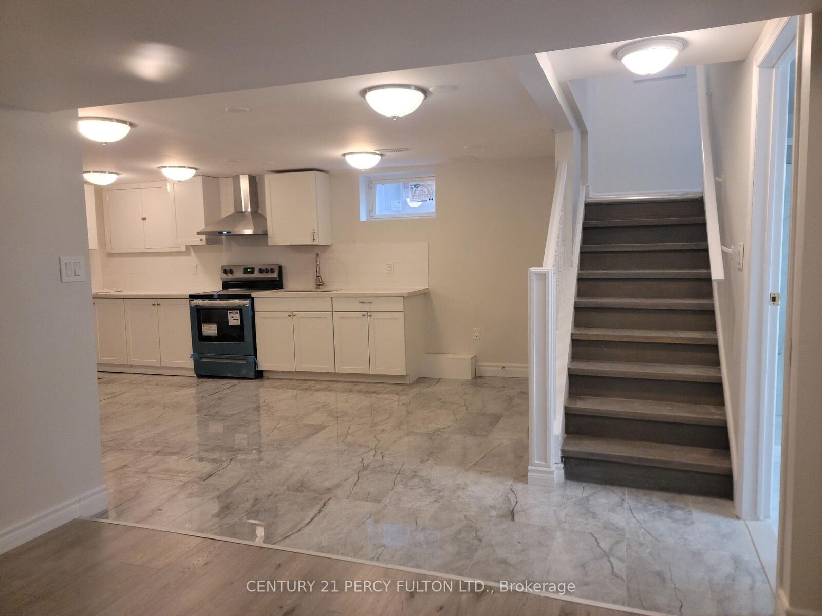 Property Photo:  980 Chevrolet Street Lower  ON L1G 4H8 