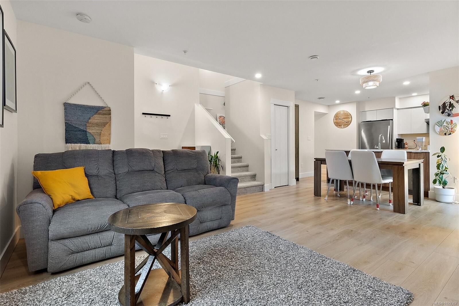 Photo de la propriété:  2038 Gatewood Rd 114  BC V9Z 1L7 