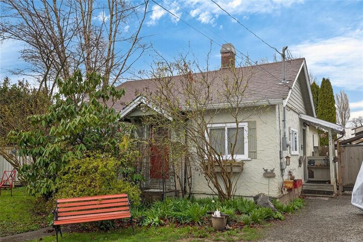 Property Photo: 621 Coronation Ave BC V9L 2V1