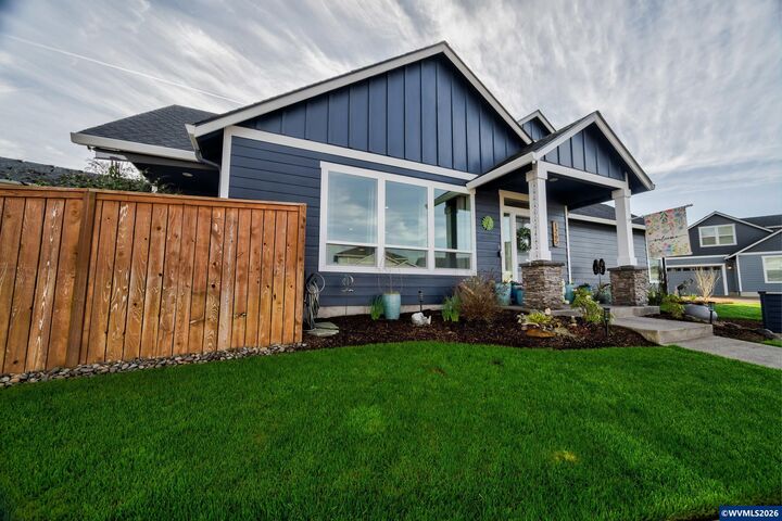 Property Photo: 1265 S 11th St OR 97351