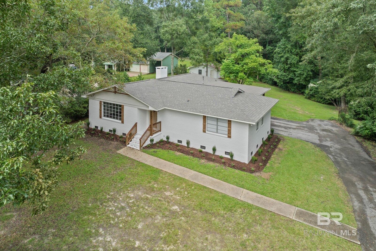 Property Photo: 2687 Lynndell Drive AL 36695