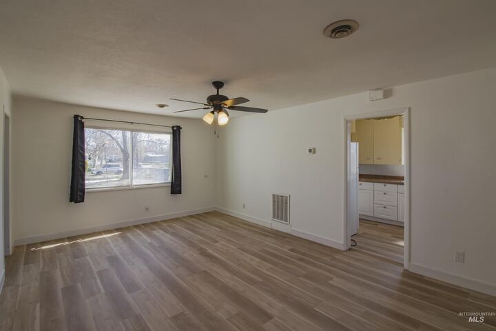 Property Photo:  112 NW 8th Street  OR 97914 