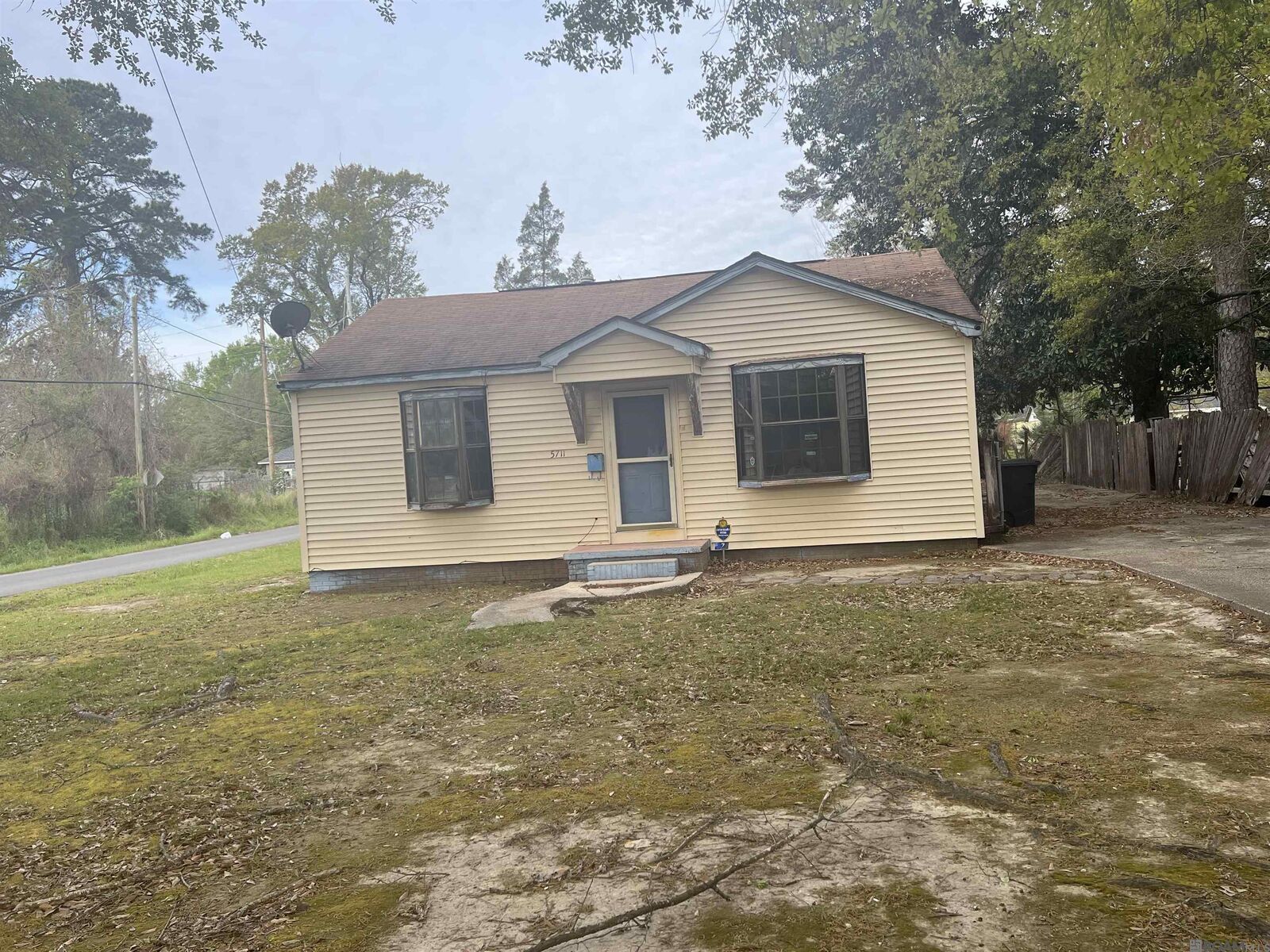 Property Photo:  5711 Beechwood Dr  LA 70805 
