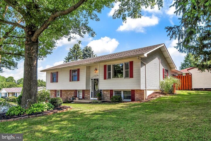 Property Photo:  165 April Lane  PA 17313 