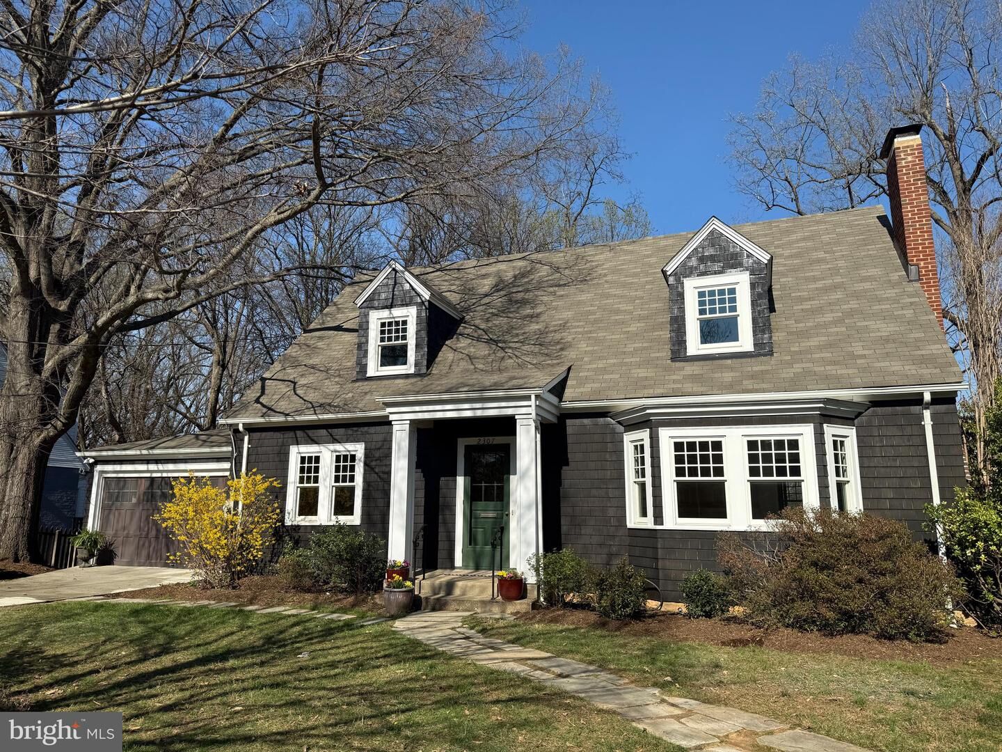 Property Photo: 2307 N Wakefield Street VA 22207