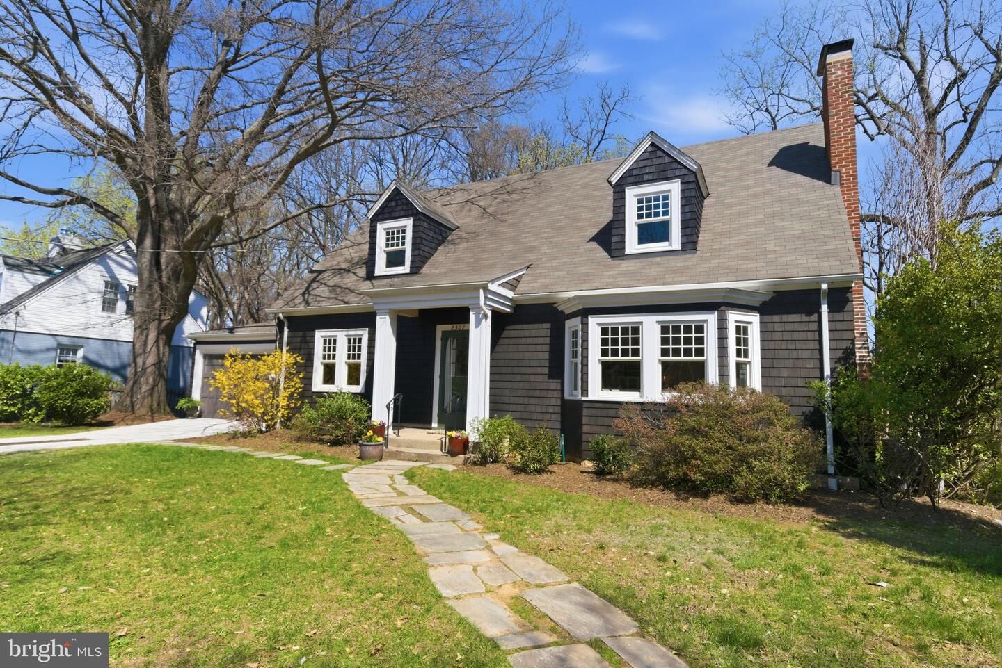 Property Photo: 2307 N Wakefield Street VA 22207