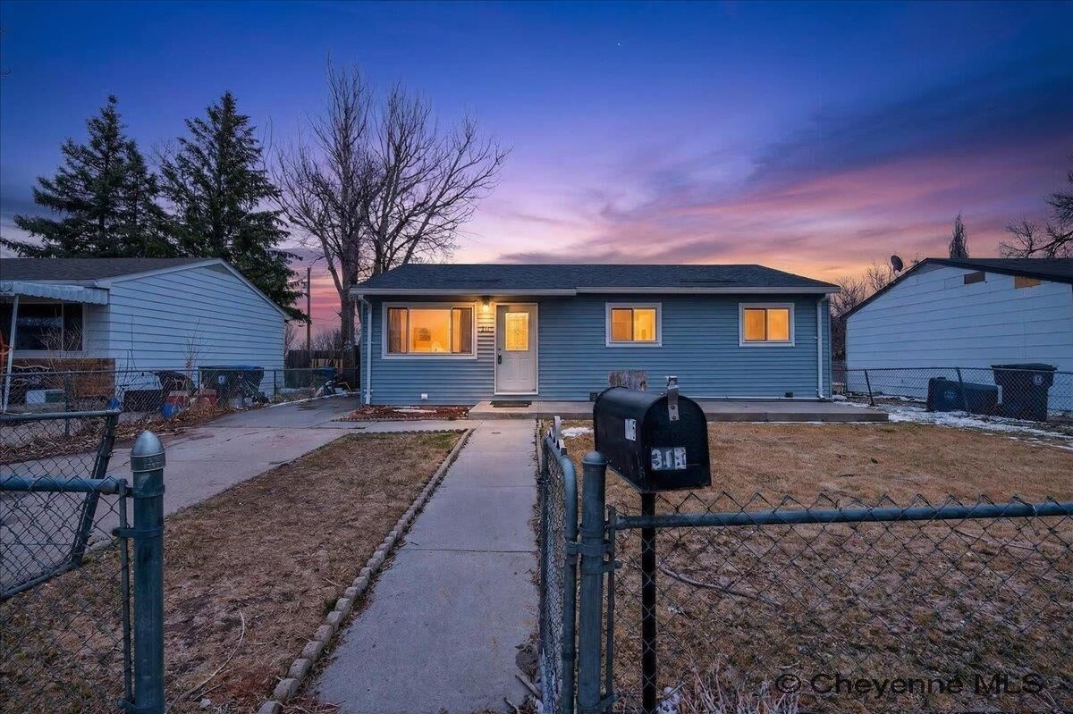 Property Photo:  315 Cribbon Ave  WY 82007 