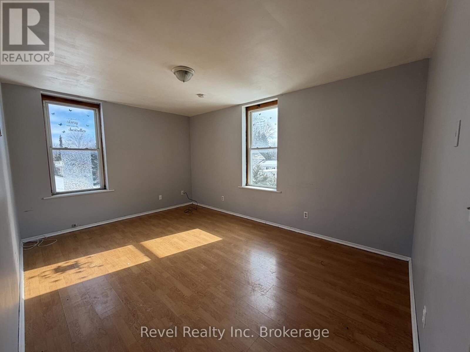 Property Photo:  571 Ontario Street 2  ON N0M 2S0 