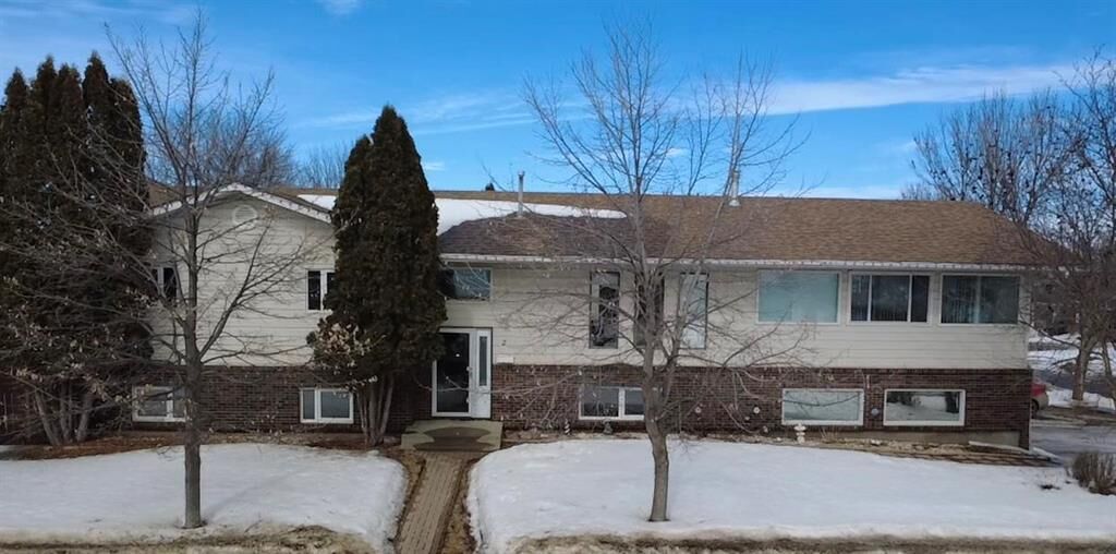 Property Photo:  2 Jaguar Place  MB R7B 3P1 