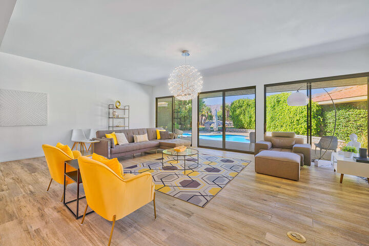 Property Photo:  12 Sussex Court  CA 92270 