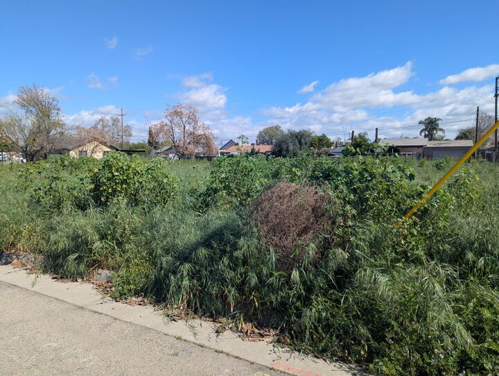 Property Photo:  912 L Street  CA 93657 