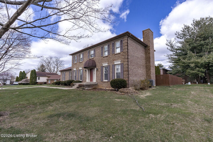 Property Photo: 10417 Scarlet Oak Ct KY 40241