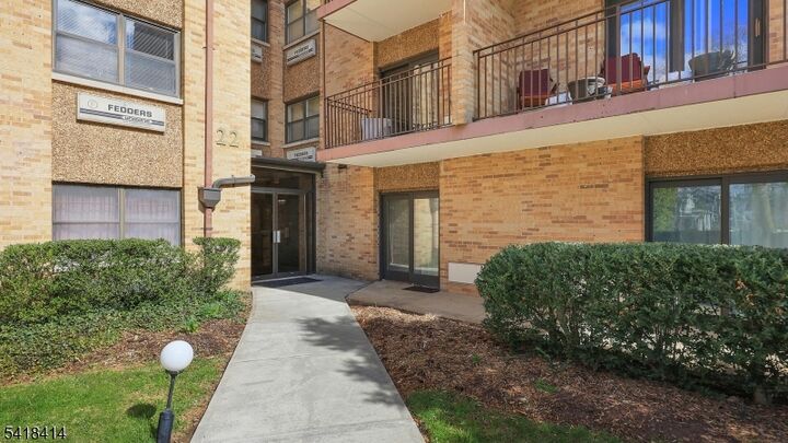 Property Photo:  22 Riverside Dr B 7  NJ 07016 