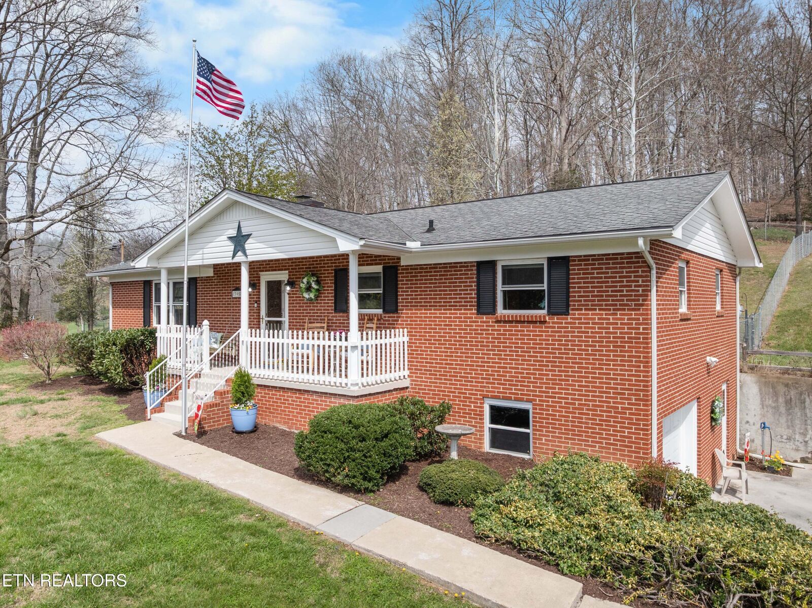 Property Photo:  395 Wolfe Rd  TN 37779 