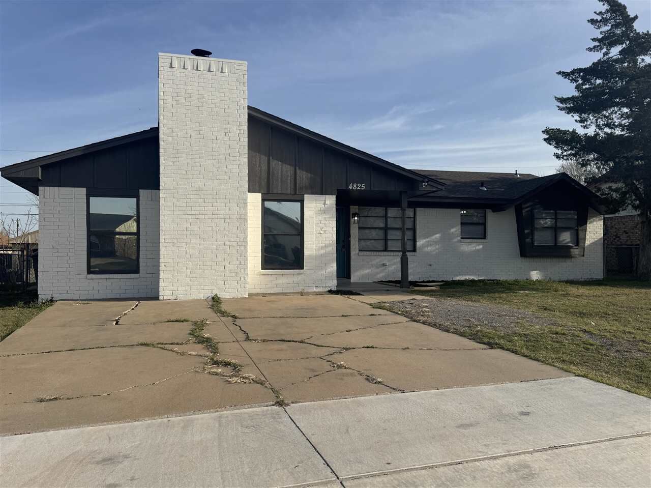Property Photo:  4825 NW Hoover Ave  OK 73505 