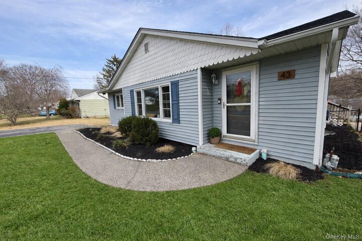 Property Photo:  43 Birchwood Drive  NY 12553 