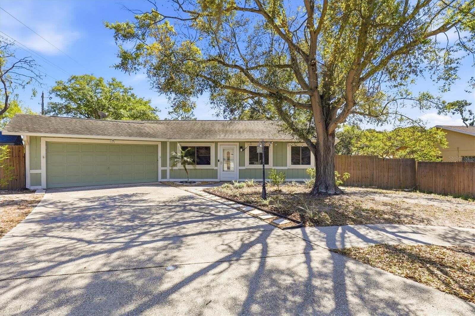 Property Photo: 506 Summerwood Court FL 34689