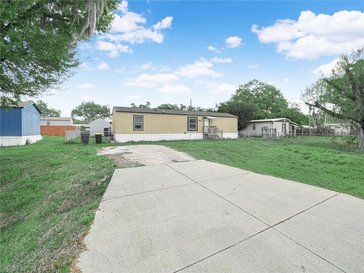 Property Photo: 1418 Eva Avenue FL 33803