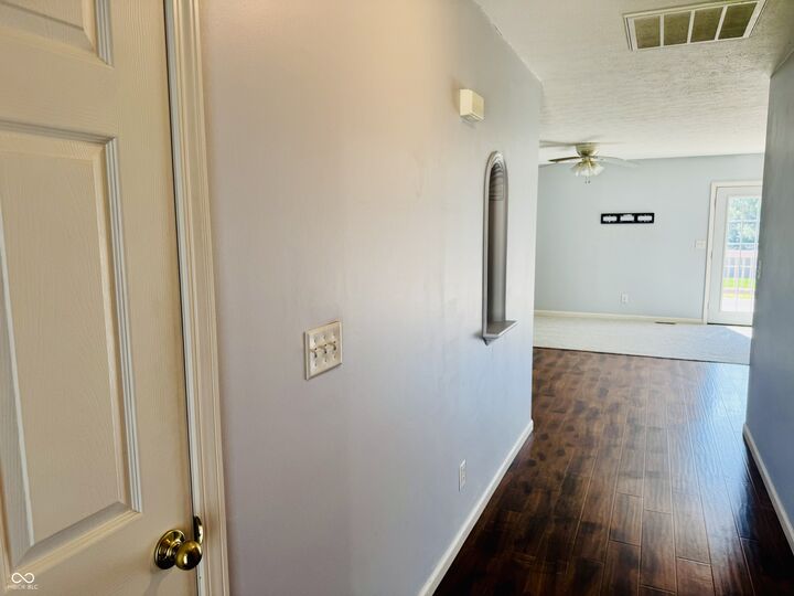 Property Photo: 522 Autumn Court IN 47220