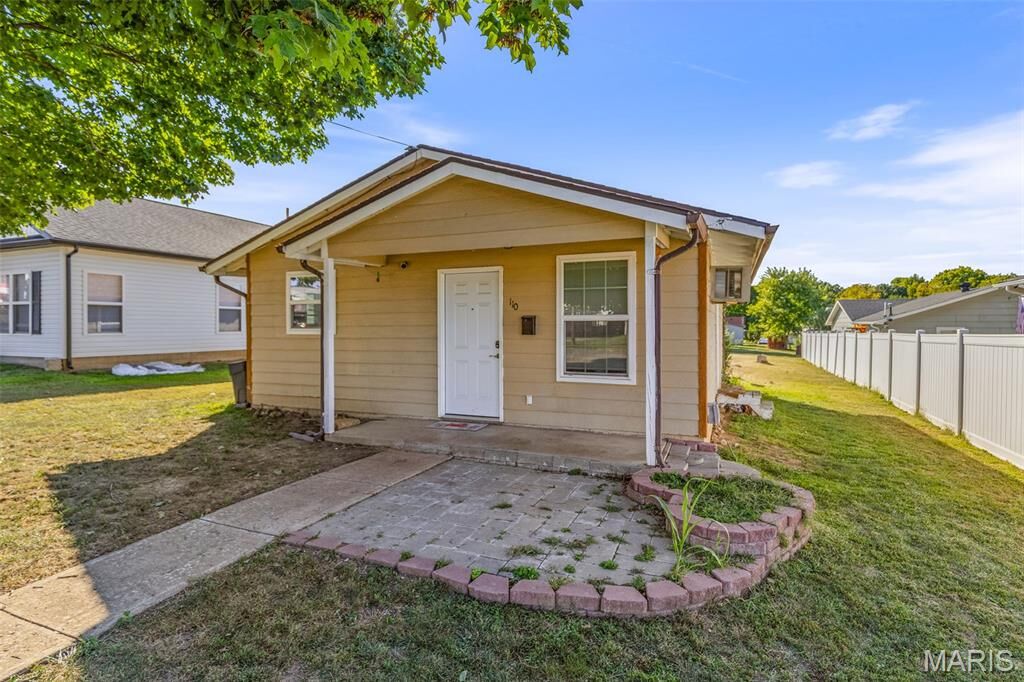 Property Photo: 110 5th Street MO 63601