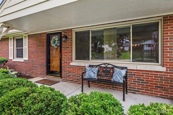 Property Photo:  12 Winslow Lane  MO 63131 