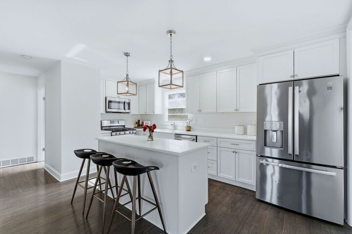 Property Photo:  740 Prairie Avenue  IL 60540 