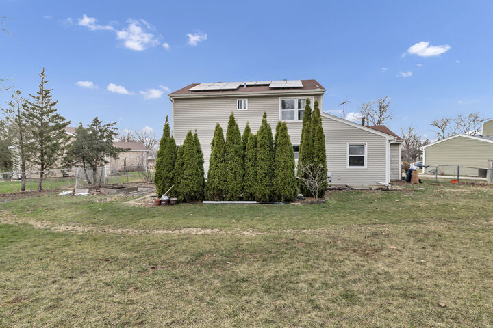 Property Photo:  2013 Briar Hill Drive W  IL 60194 