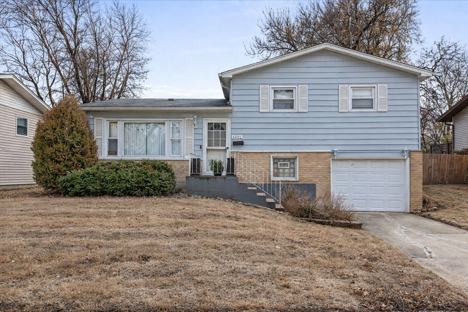 Property Photo:  