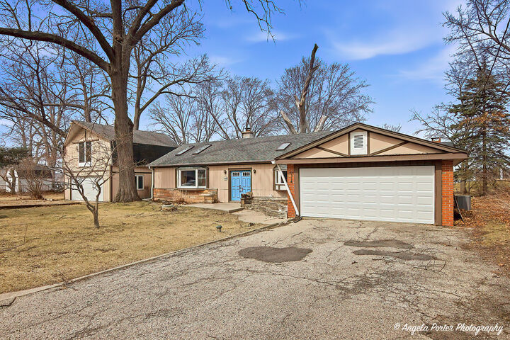 Property Photo: 4320 Lakewood Road IL 60050