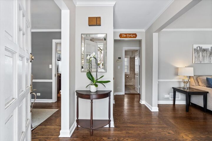 Property Photo:  1104 S Lincoln Avenue  IL 60068 