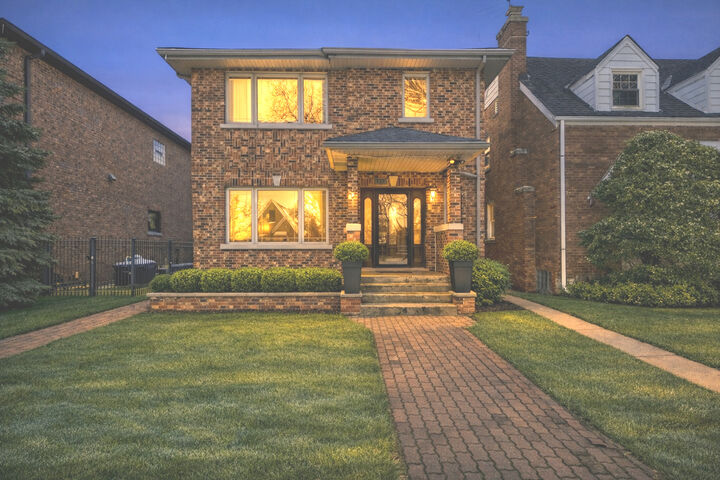 Property Photo: 6128 N Kildare Avenue IL 60646