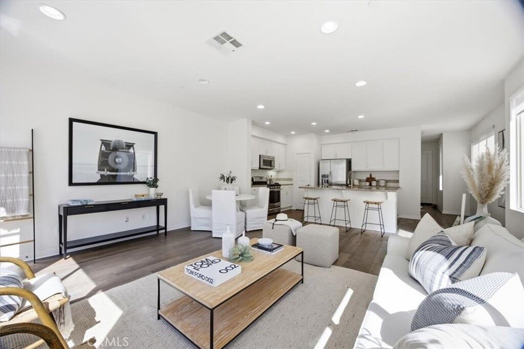 Property Photo:  12921 Union Avenue 107  CA 90250 