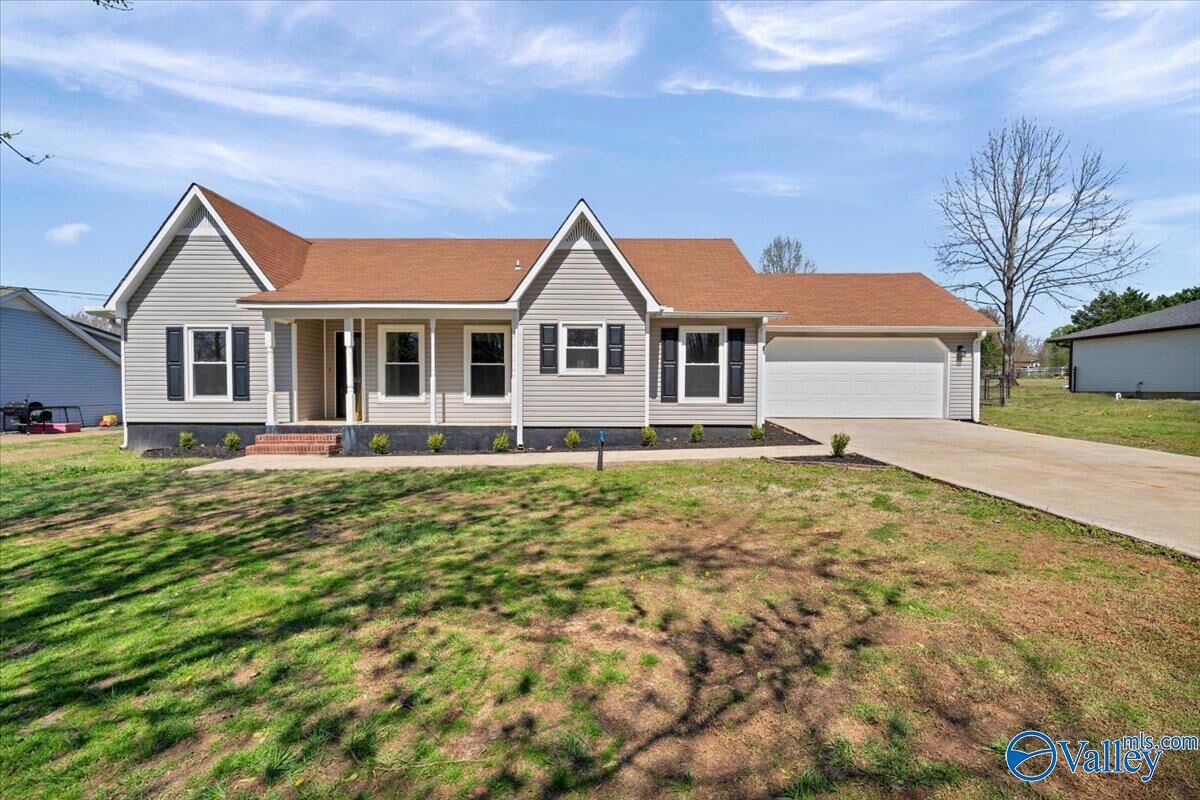 Property Photo: 1027 Walker Lane AL 35761