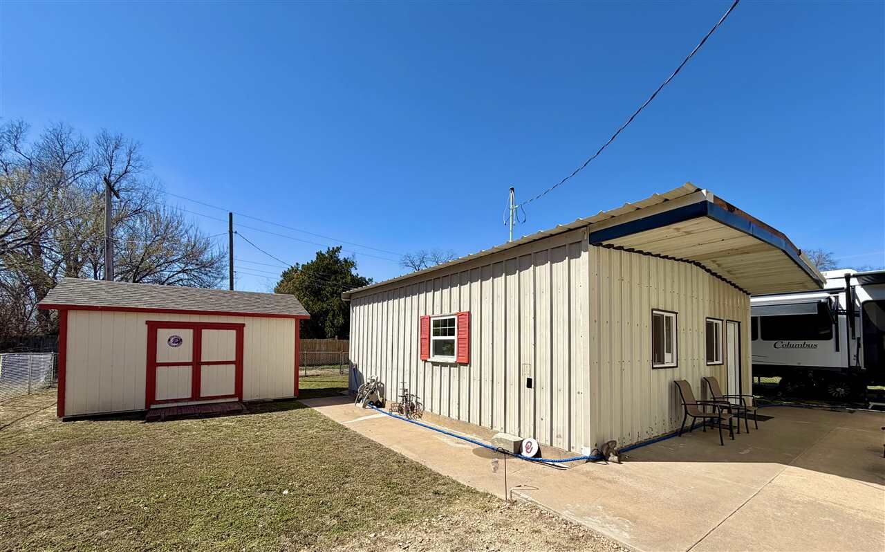 Property Photo:  112 Kimmell Ave  OK 74632 