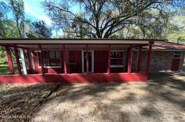 Property Photo: 601 W Peniel Road FL 32177