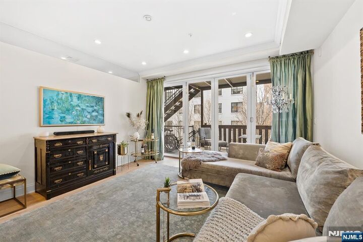 Property Photo:  720 Willow Avenue 3  NJ 07030 