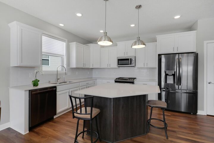 Property Photo:  1216 Oak Tree Court  MN 55315 