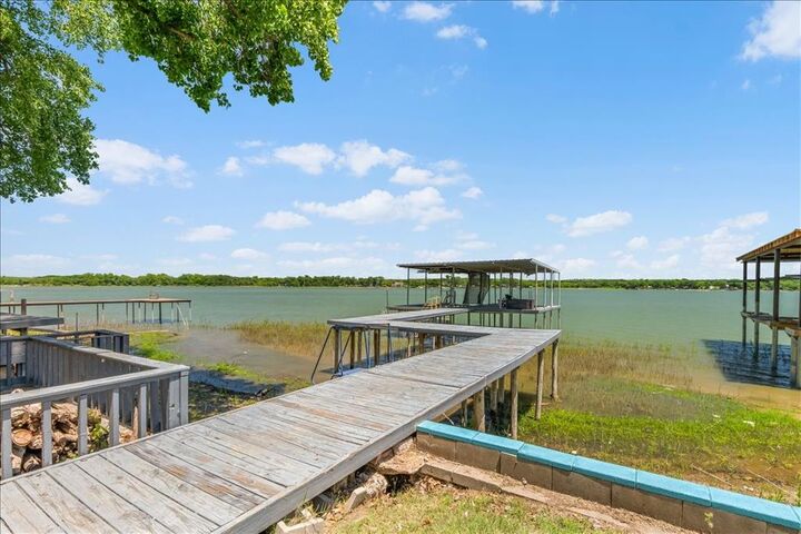 Property Photo: 1128 W Lake Drive TX 76087