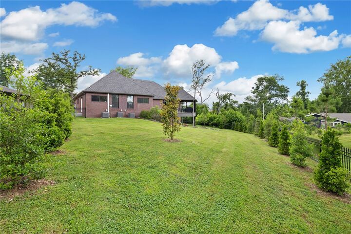 Property Photo:  802 NW D Street  AR 72712 