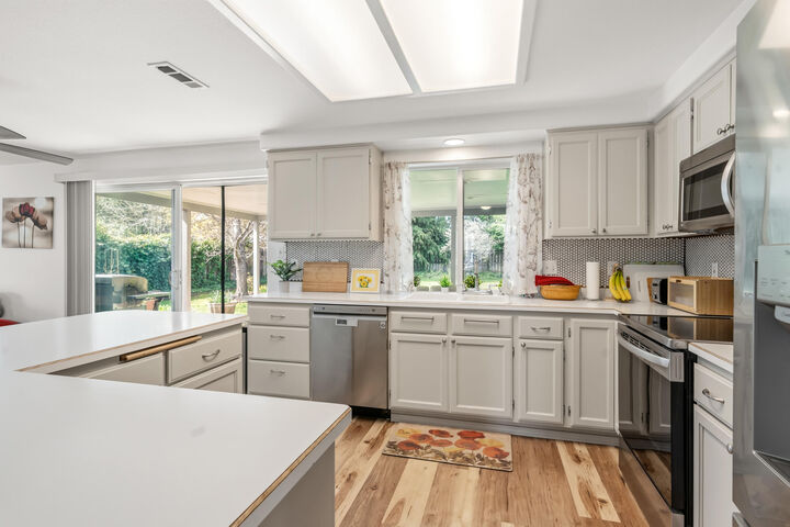 Property Photo:  2128 Terrel Drive  OR 97501 