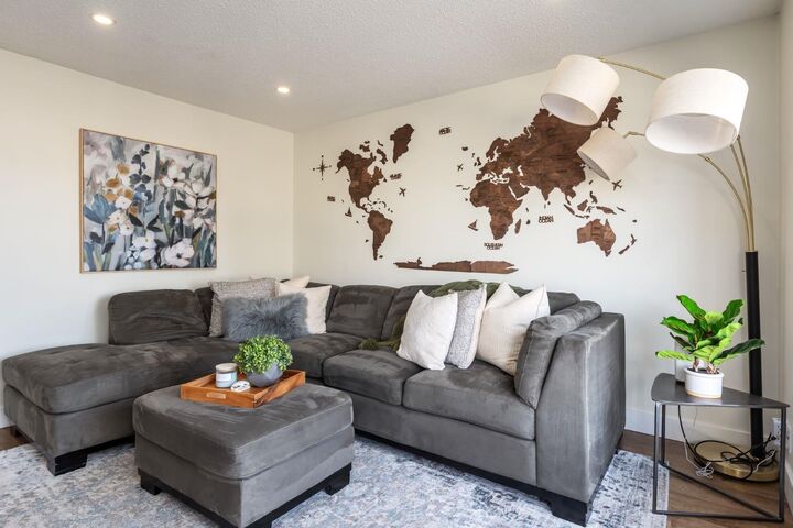 Property Photo:  7806 20A Street SE  AB T2C 1Y5 